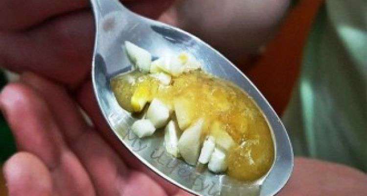 Điều tuyệt vời sẽ xảy ra khi bạn ăn tỏi với mật ong lúc bụng đói meo mỗi ngày