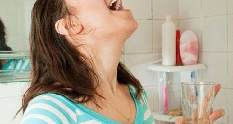 Răng trắng như bọc sứ, hôi miệng hết sạch nhờ nắm húng quế 2k